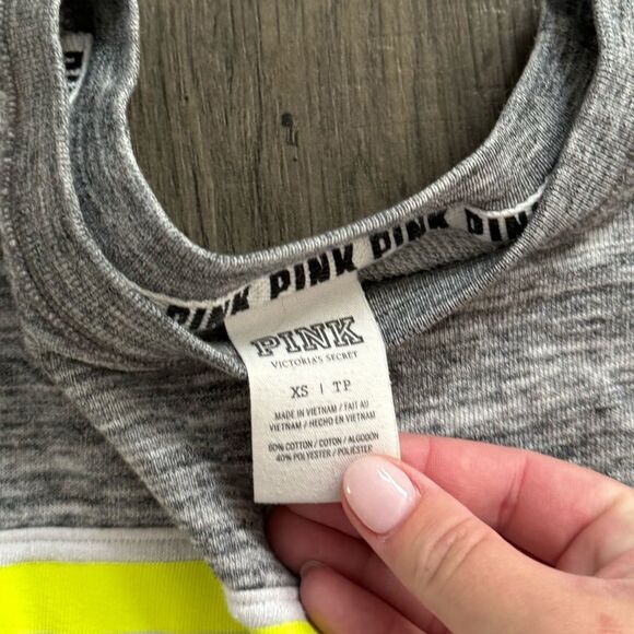 WOMENS VICTORIA SECRET CREW SIZE XS - Picture 2 of 3